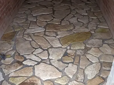 Gotowa ziemianka ogrodowa wykończona naturalnym piaskowcem w Gnieźnie